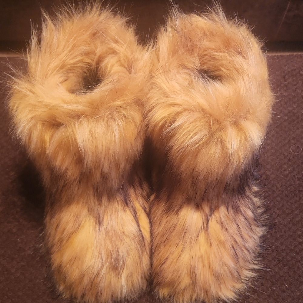 Faux Fur Slippers in Brown and Tan